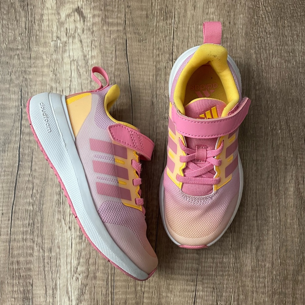 Adidas Girls Sneakers SZ 11 🎀☀️
